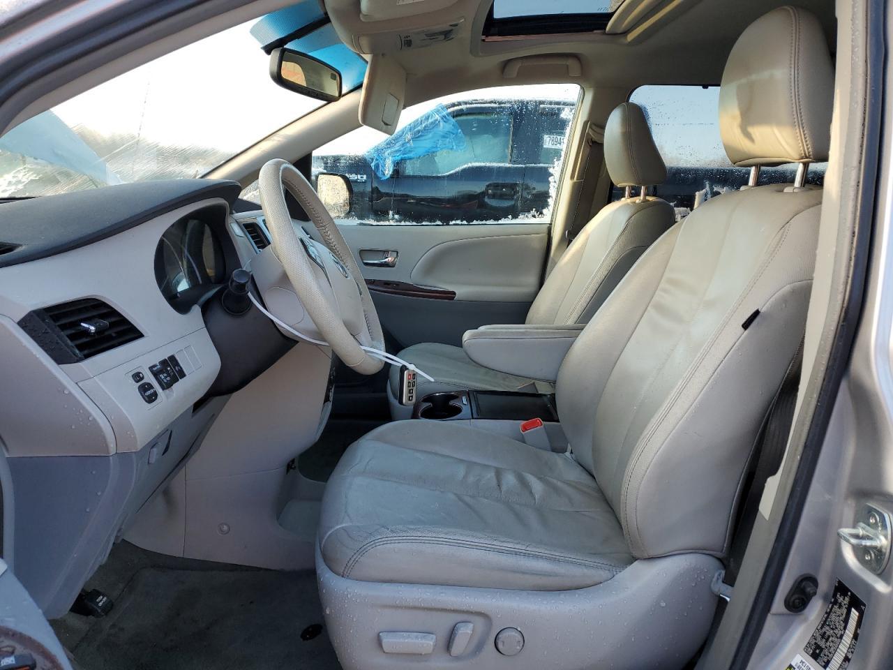 2013 TOYOTA SIENNA XLE - Image 7