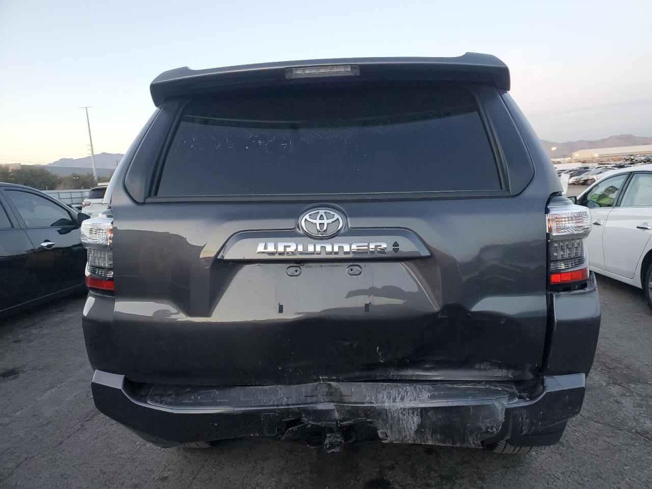 2022 TOYOTA 4RUNNER SR - Фото 6