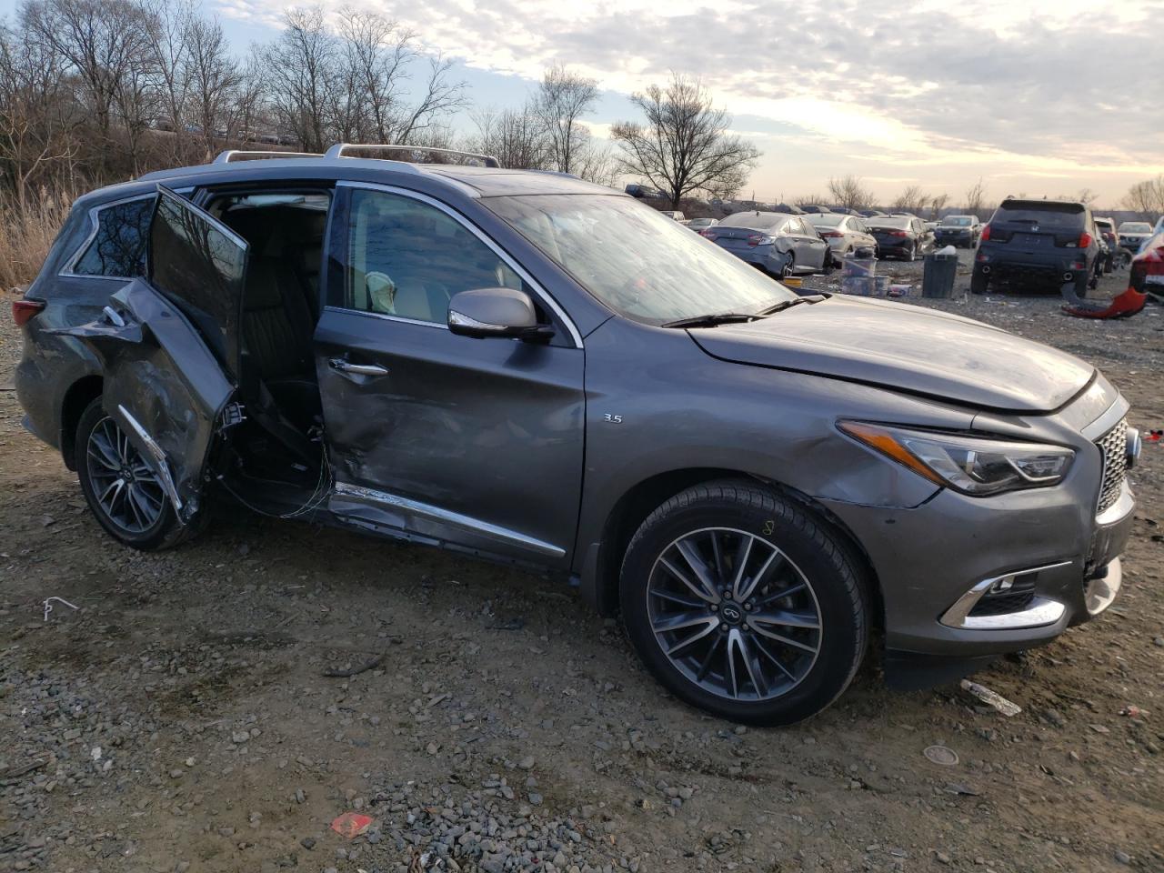 2019 INFINITI QX60 LUXE - Image 4