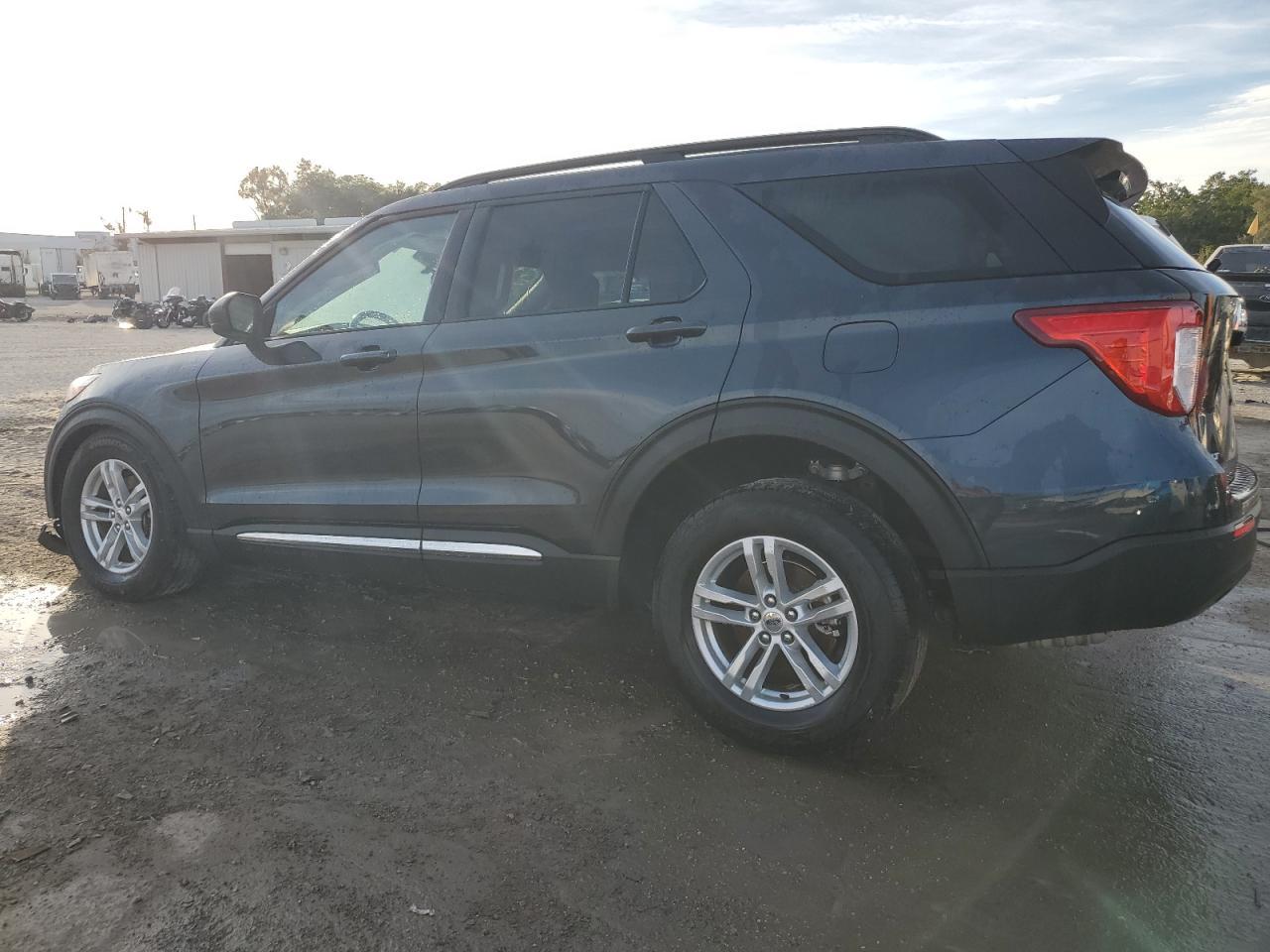 2022 FORD EXPLORER X - Image 2