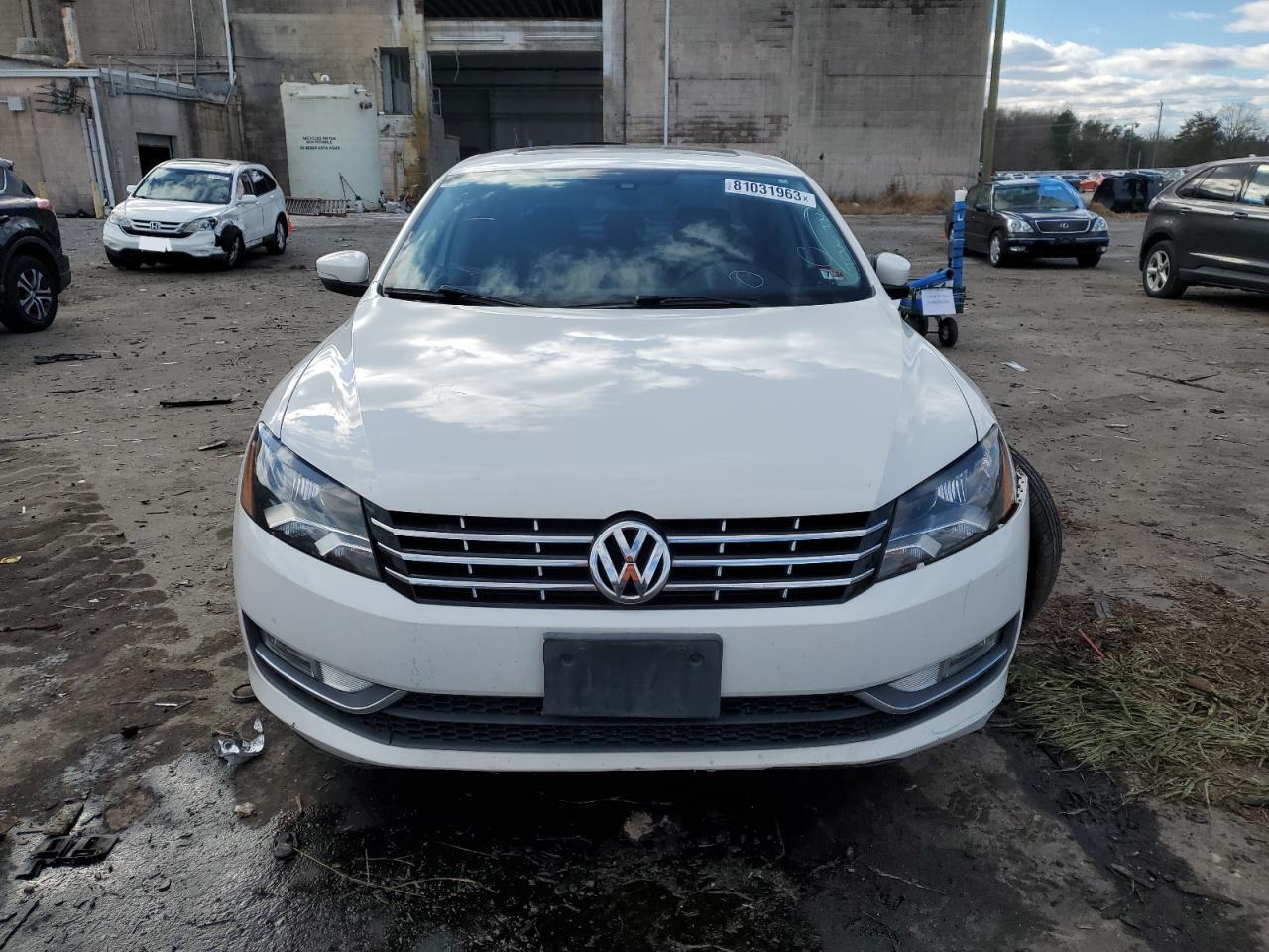 2014 VOLKSWAGEN PASSAT SEL - Фото 5