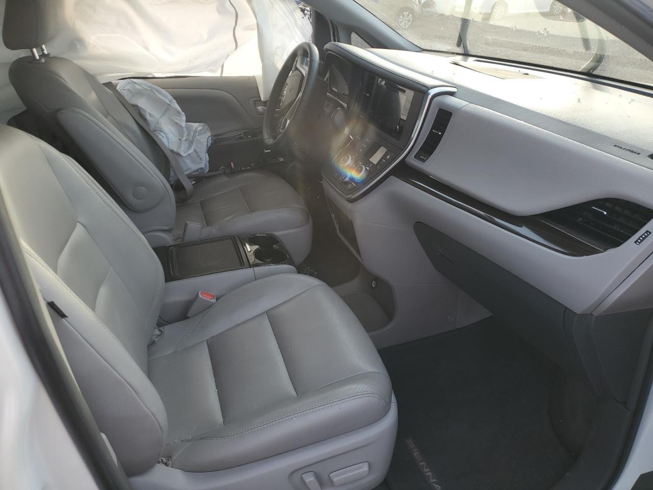 2015 TOYOTA SIENNA XLE - Фото 7