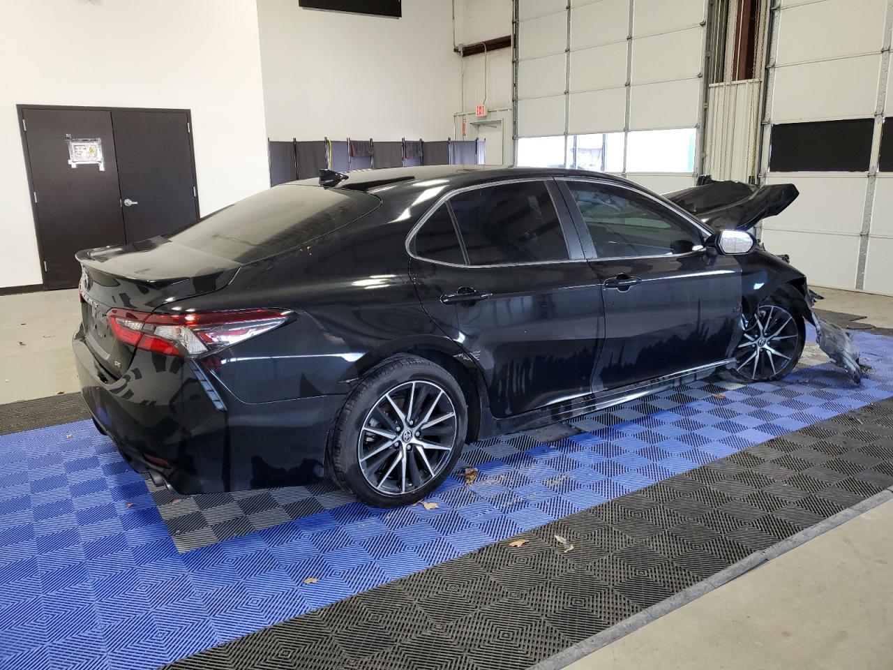 2021 TOYOTA CAMRY SE - Image 3