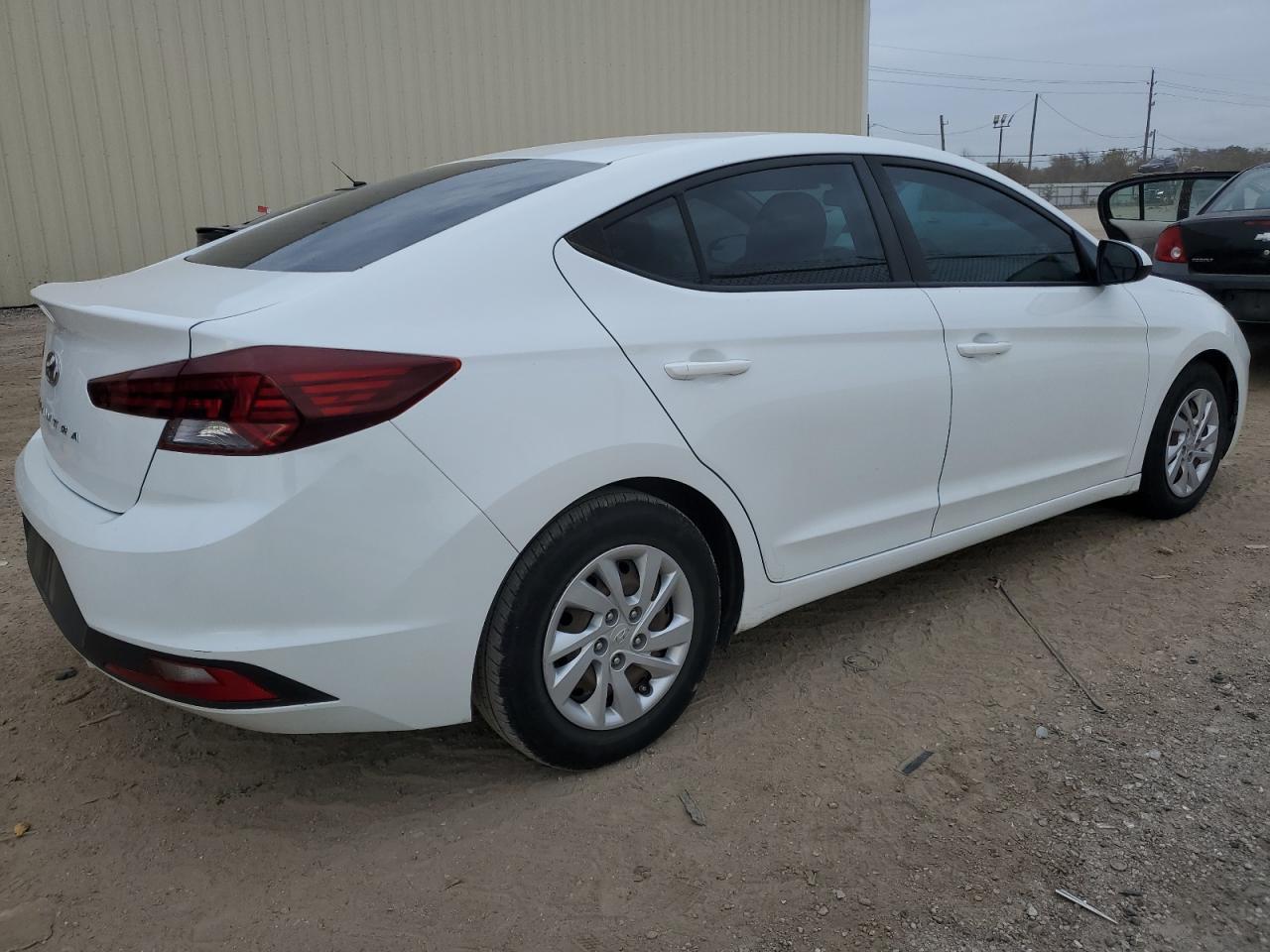 2019 HYUNDAI ELANTRA SE - Фото 3