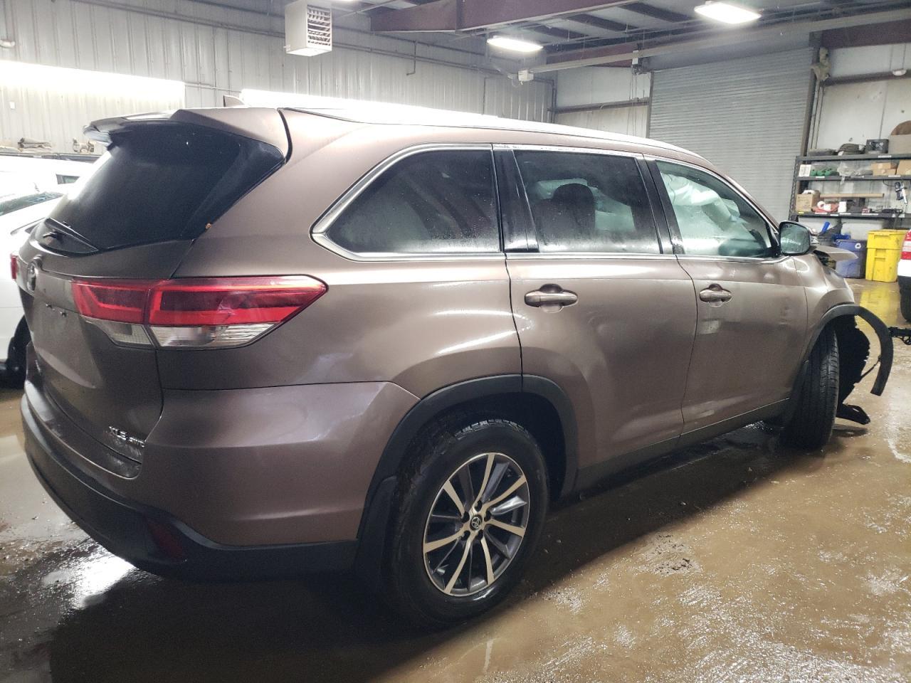 2019 TOYOTA HIGHLANDER - Фото 3