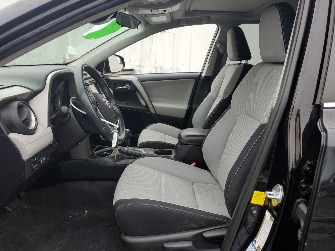 2017 TOYOTA RAV4 XLE - Image 7