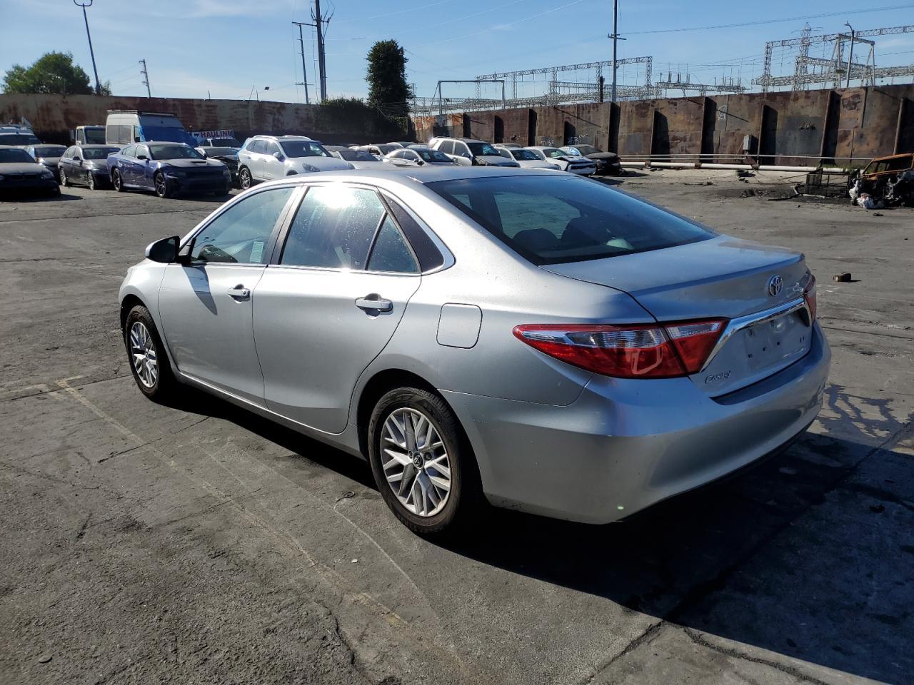 2016 TOYOTA CAMRY LE - Фото 2