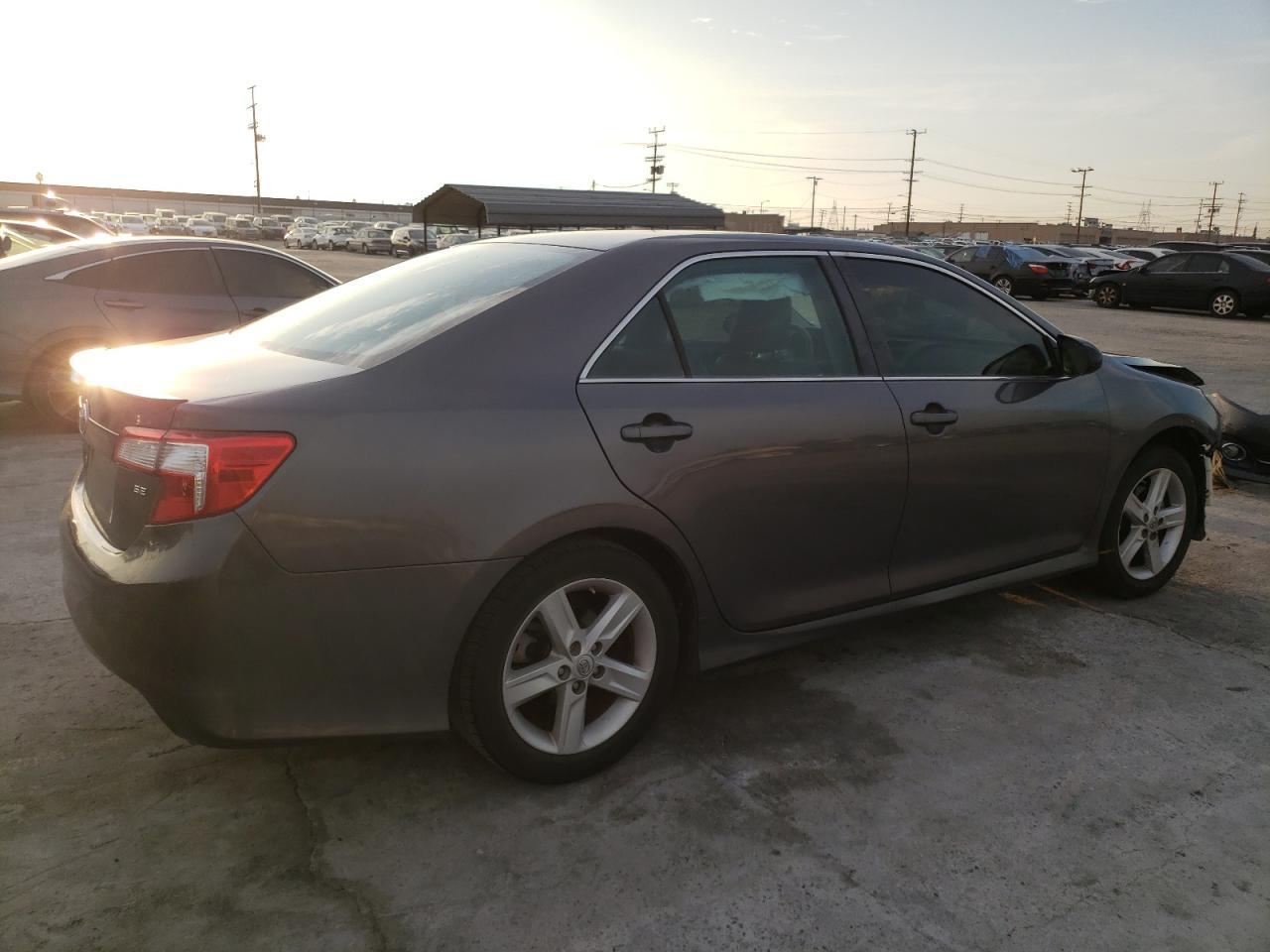 2014 TOYOTA CAMRY L - Фото 3
