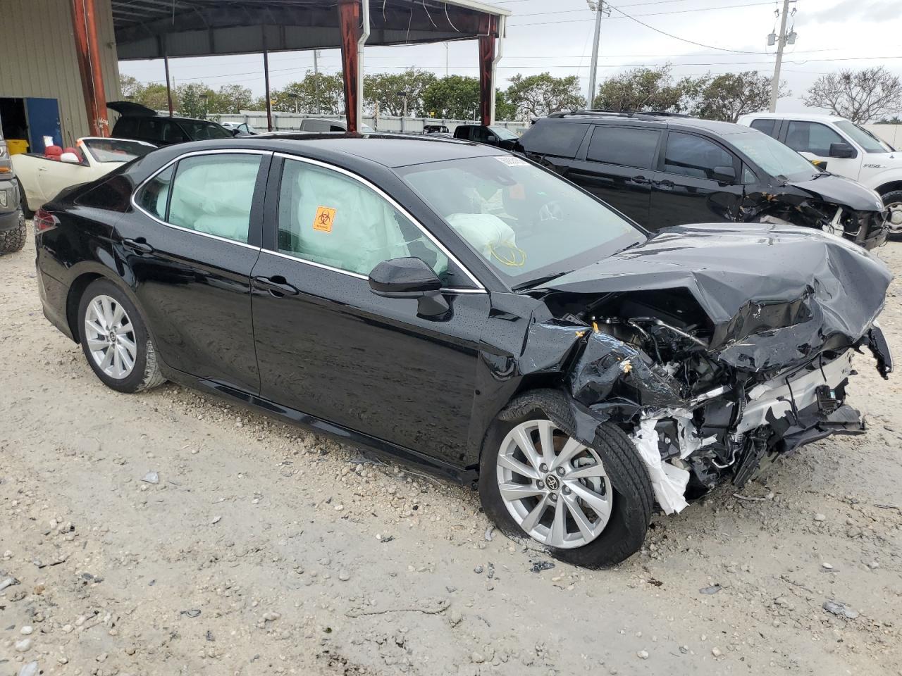 2024 TOYOTA CAMRY LE - Фото 4