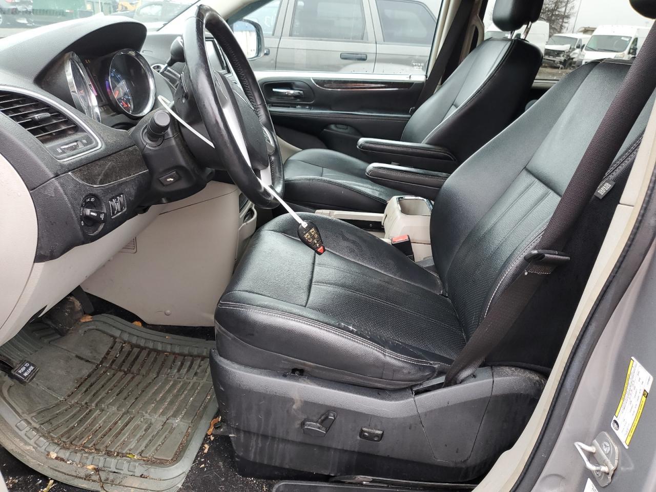 2014 CHRYSLER TOWN & COU - Image 7