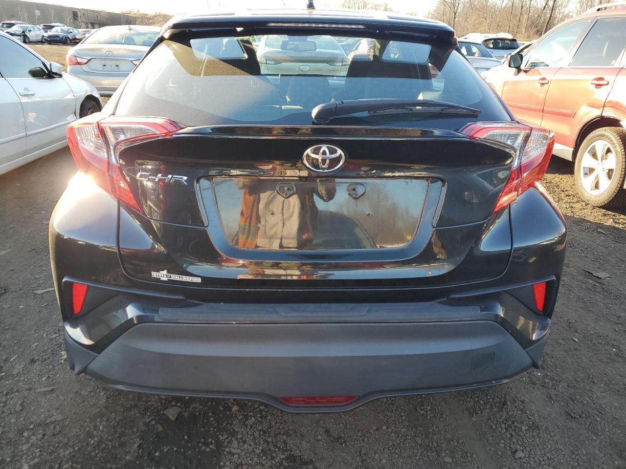 2018 TOYOTA C-HR XLE - Image 6