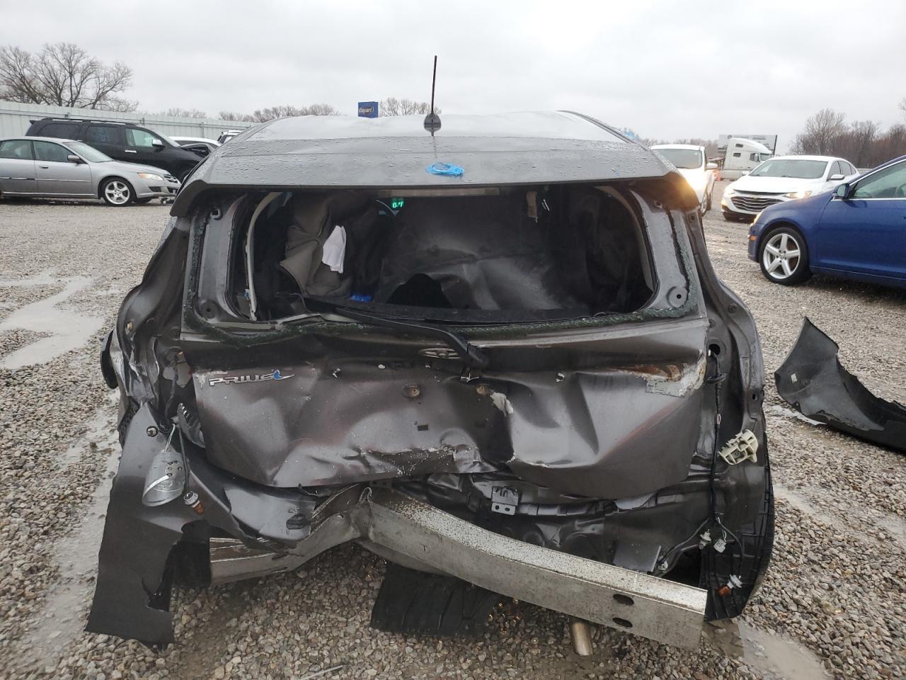 2013 TOYOTA PRIUS C - Фото 6