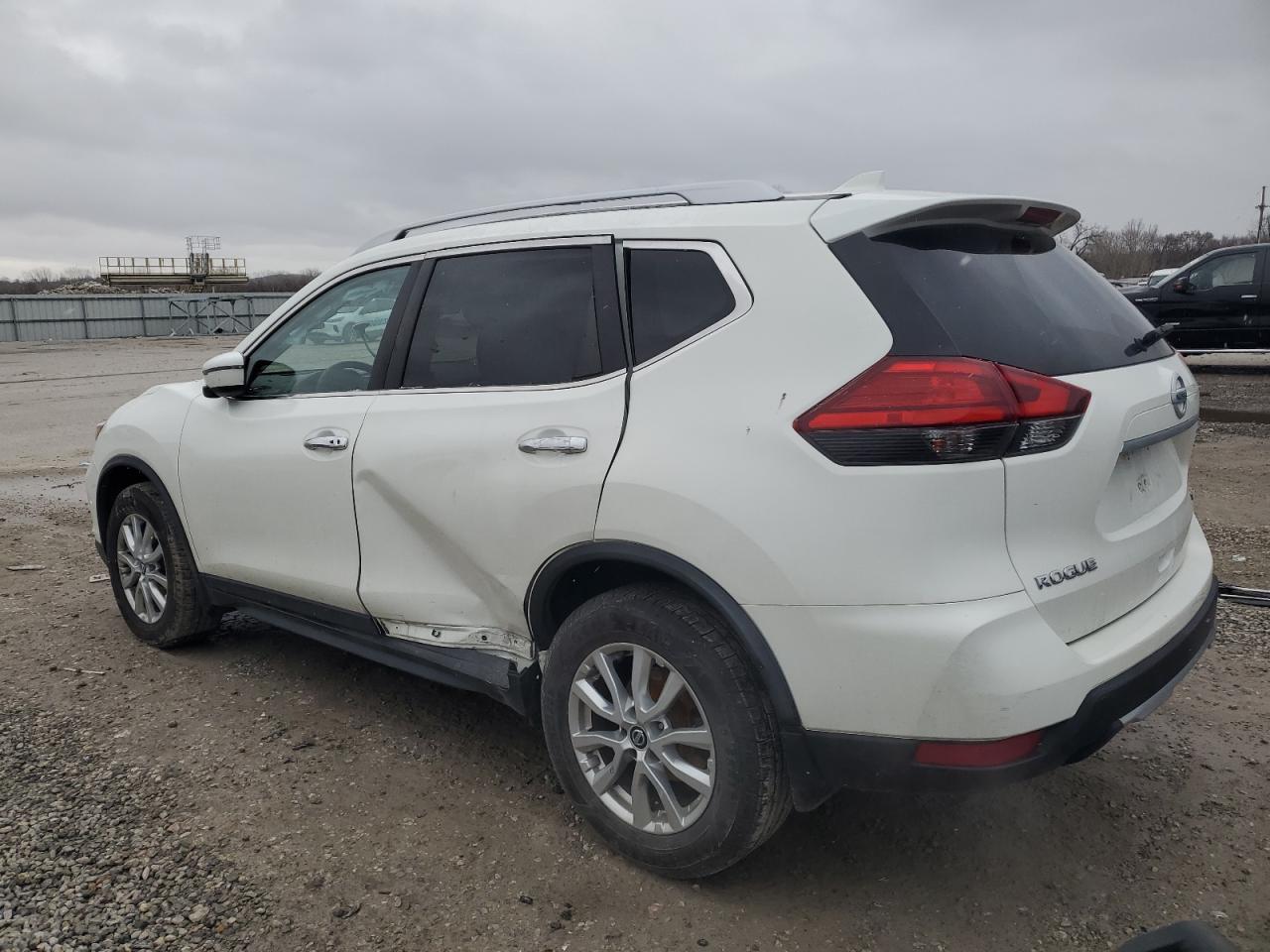 2017 NISSAN ROGUE S - Фото 2
