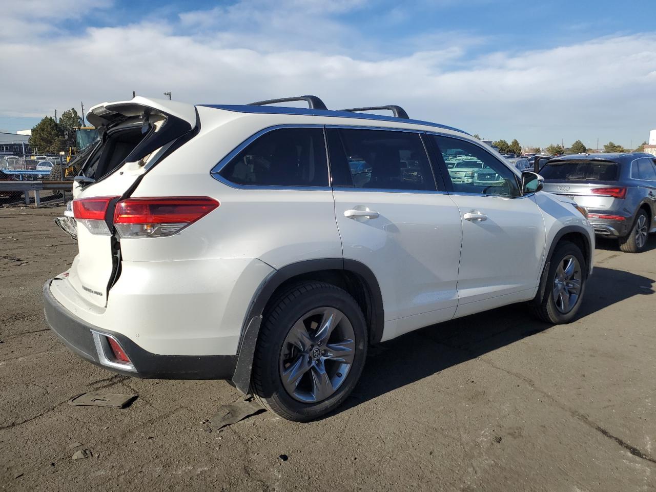 2019 TOYOTA HIGHLANDER - Image 3