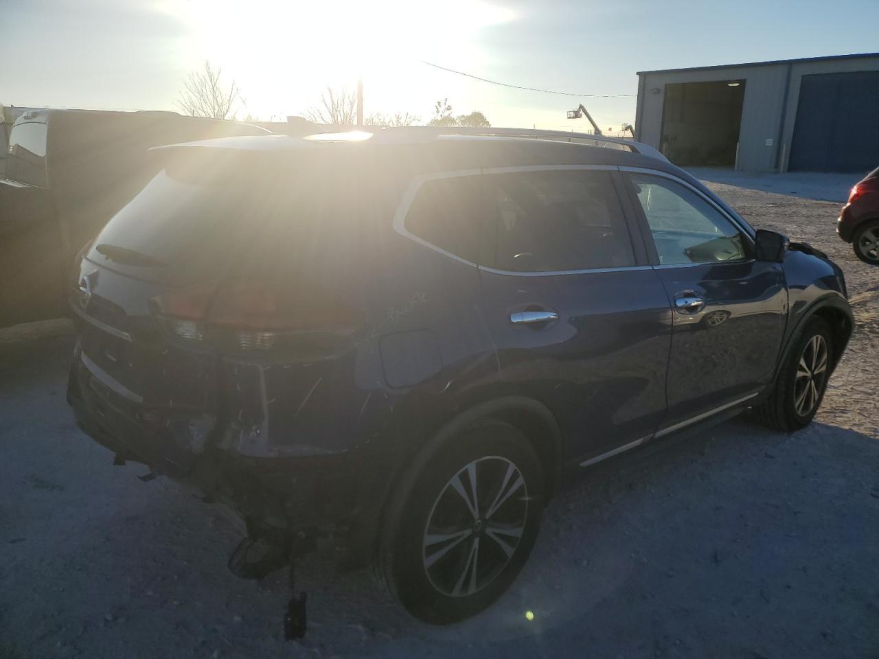 2018 NISSAN ROGUE S - Фото 3