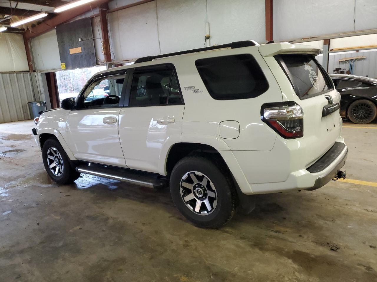 2020 TOYOTA 4RUNNER SR - Фото 2