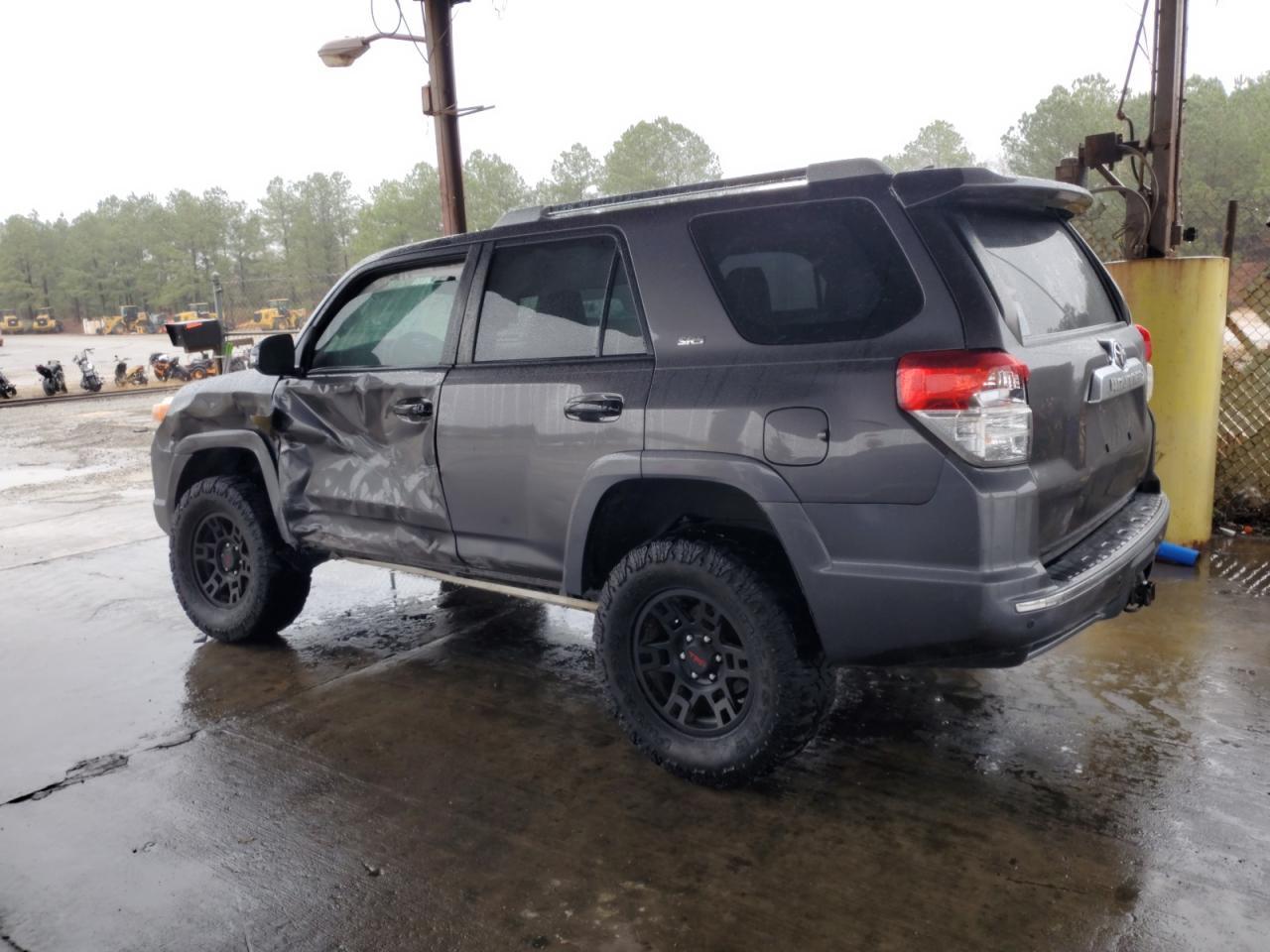 2011 TOYOTA 4RUNNER SR - Image 2