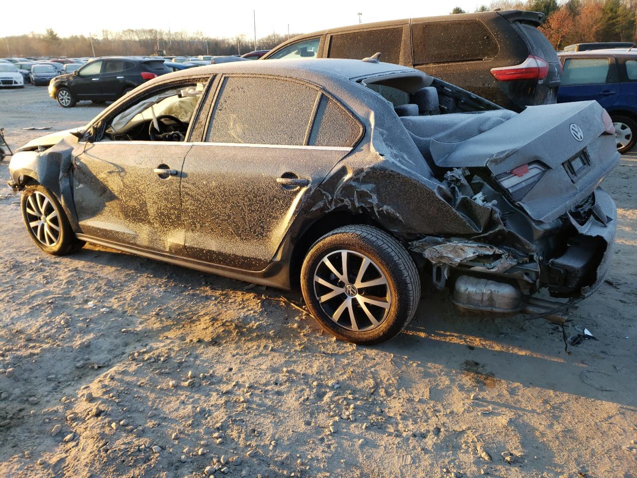 2017 VOLKSWAGEN JETTA SE - Image 2