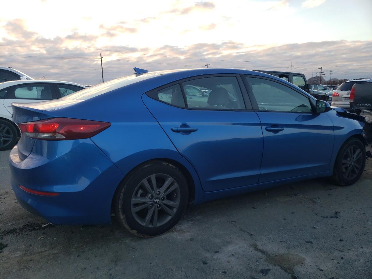 2018 HYUNDAI ELANTRA SE - Фото 3