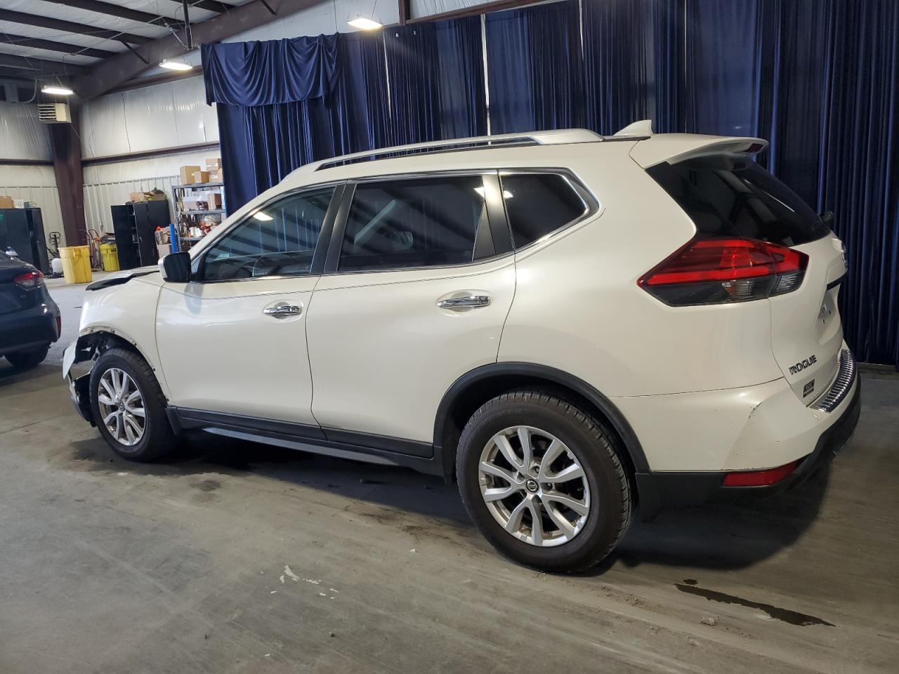 2017 NISSAN ROGUE S - Фото 2