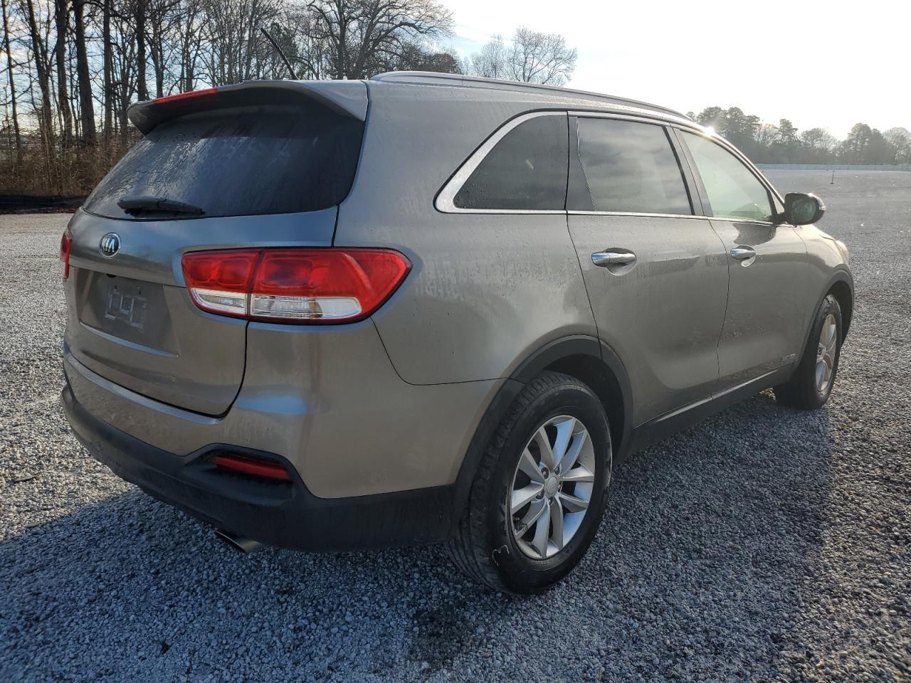 2017 KIA SORENTO LX - Image 3