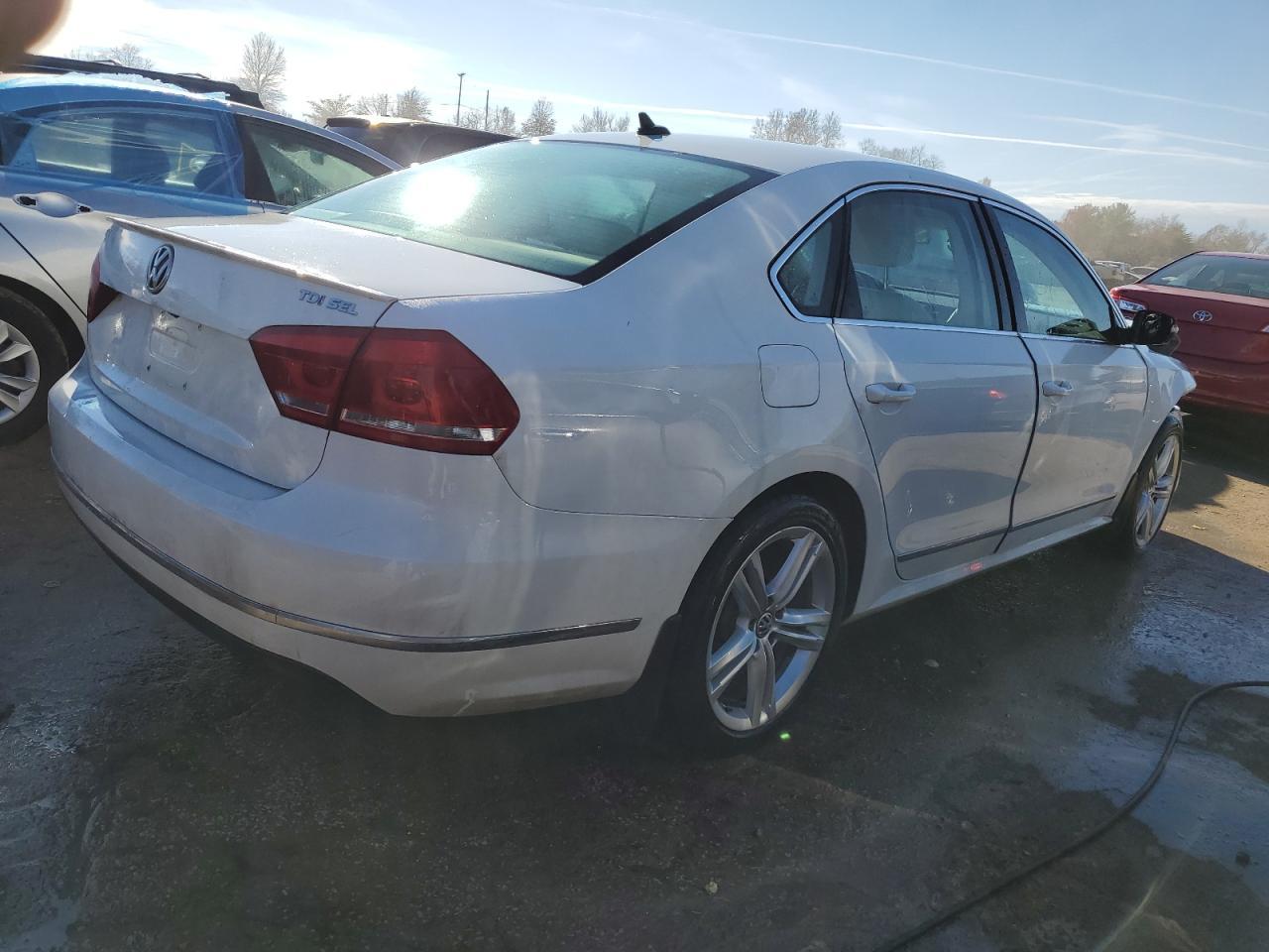 2014 VOLKSWAGEN PASSAT SEL - Фото 3
