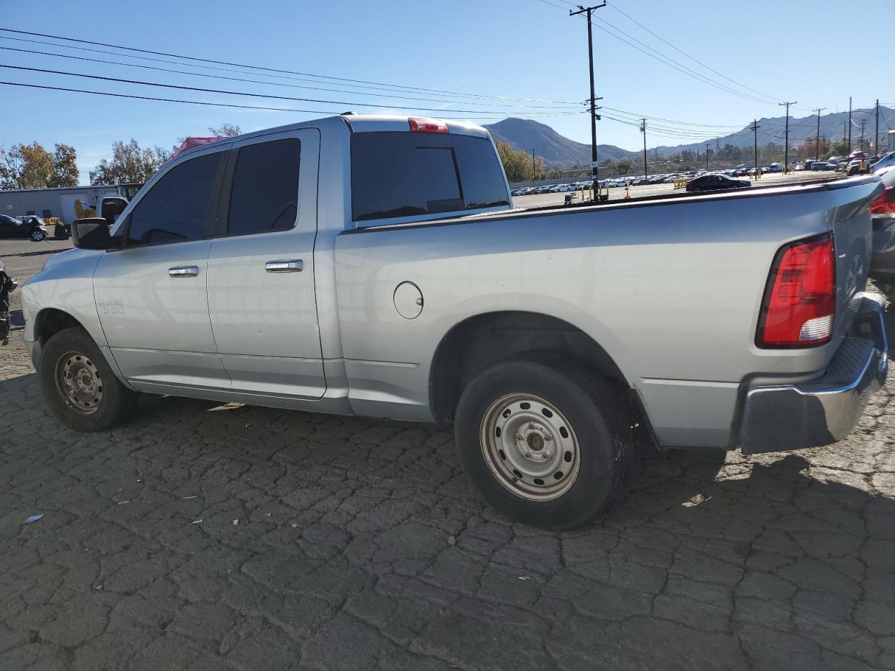 2015 RAM 1500 SLT - Фото 2