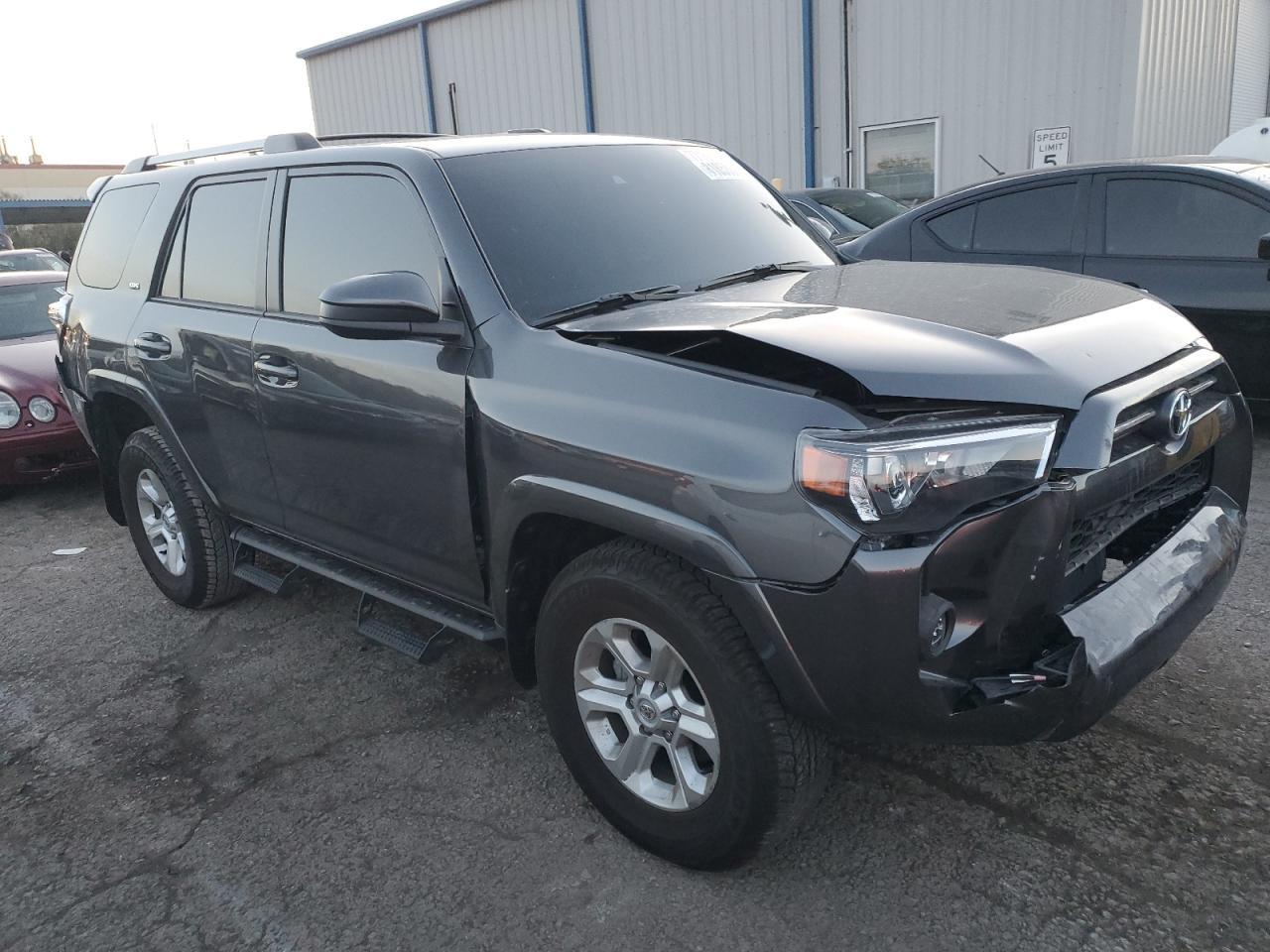 2022 TOYOTA 4RUNNER SR - Фото 4