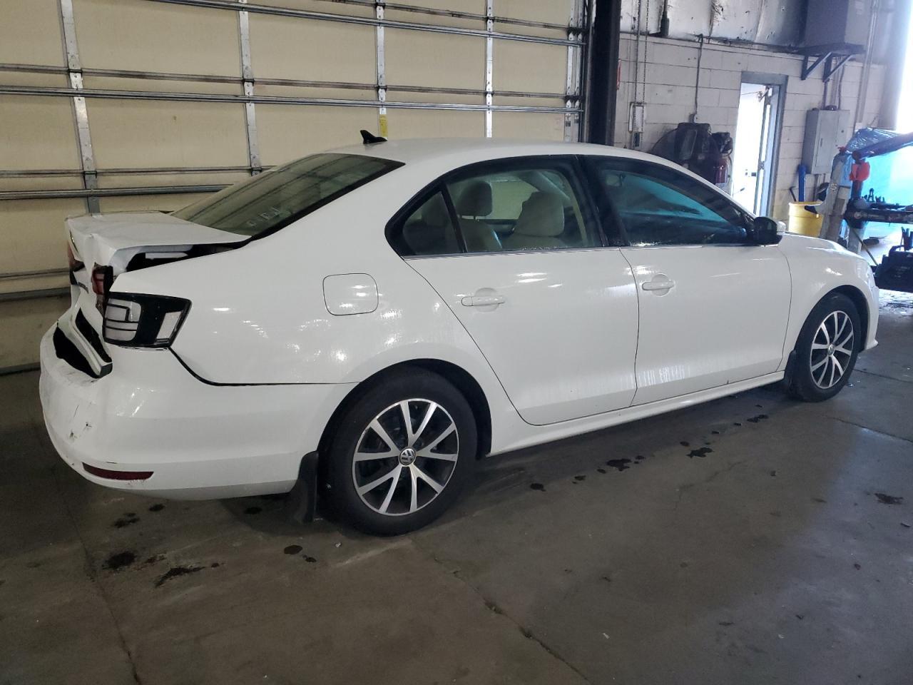 2017 VOLKSWAGEN JETTA SE - Image 3