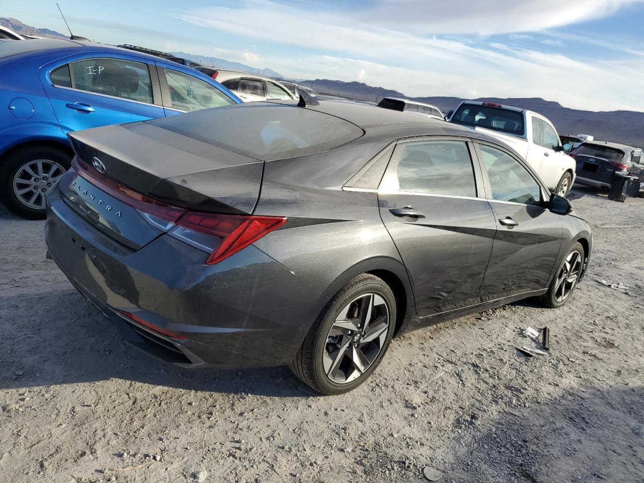 2022 HYUNDAI ELANTRA SE - Image 3