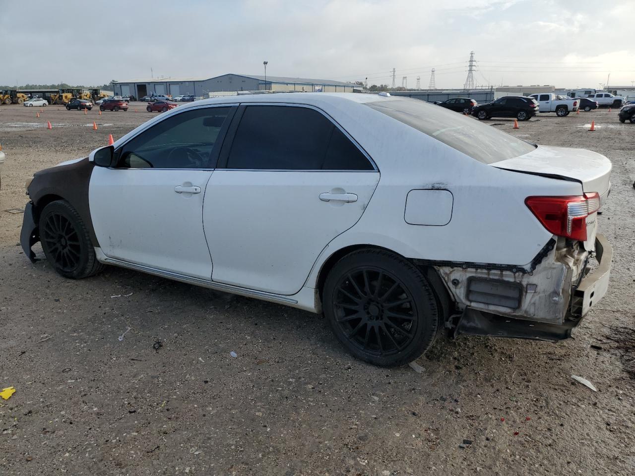 2014 TOYOTA CAMRY L - Image 2
