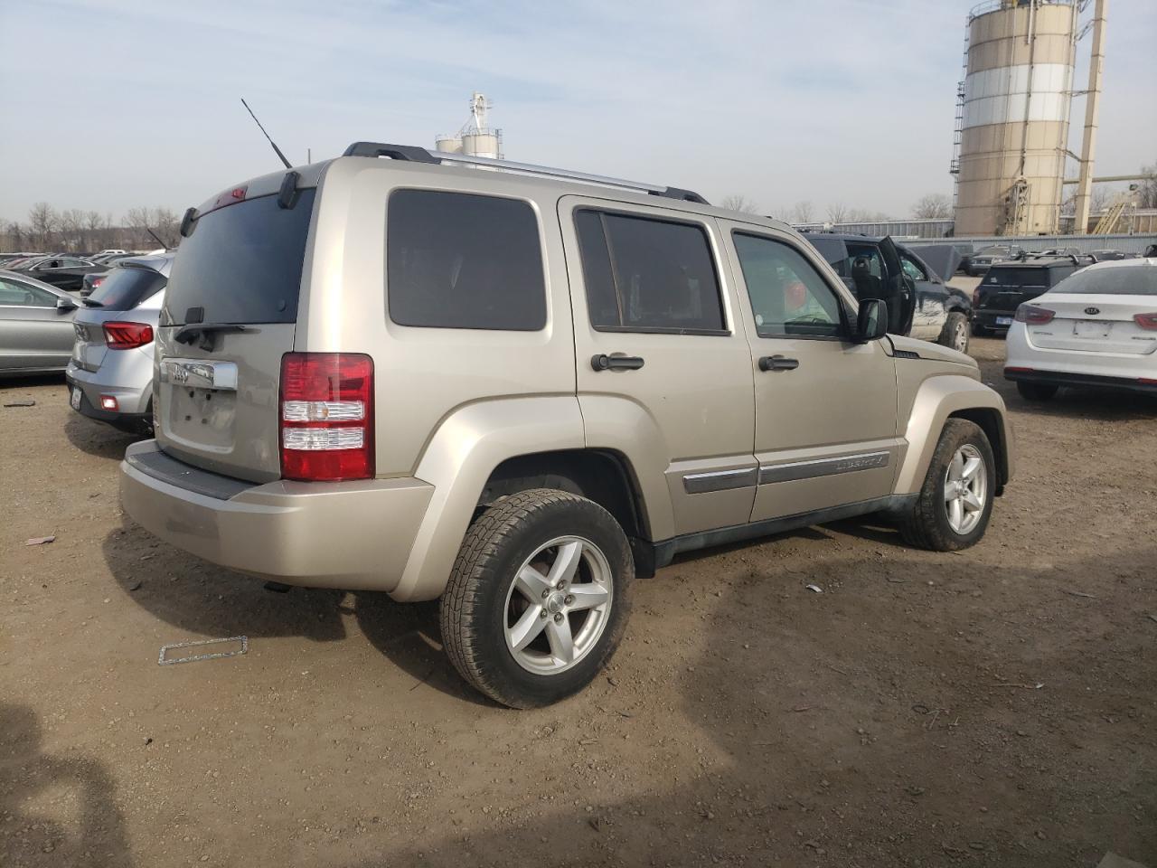 2011 JEEP LIBERTY LI - Фото 3