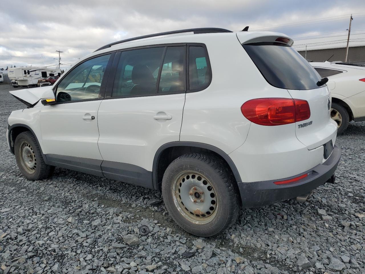 2015 VOLKSWAGEN TIGUAN S - Фото 2