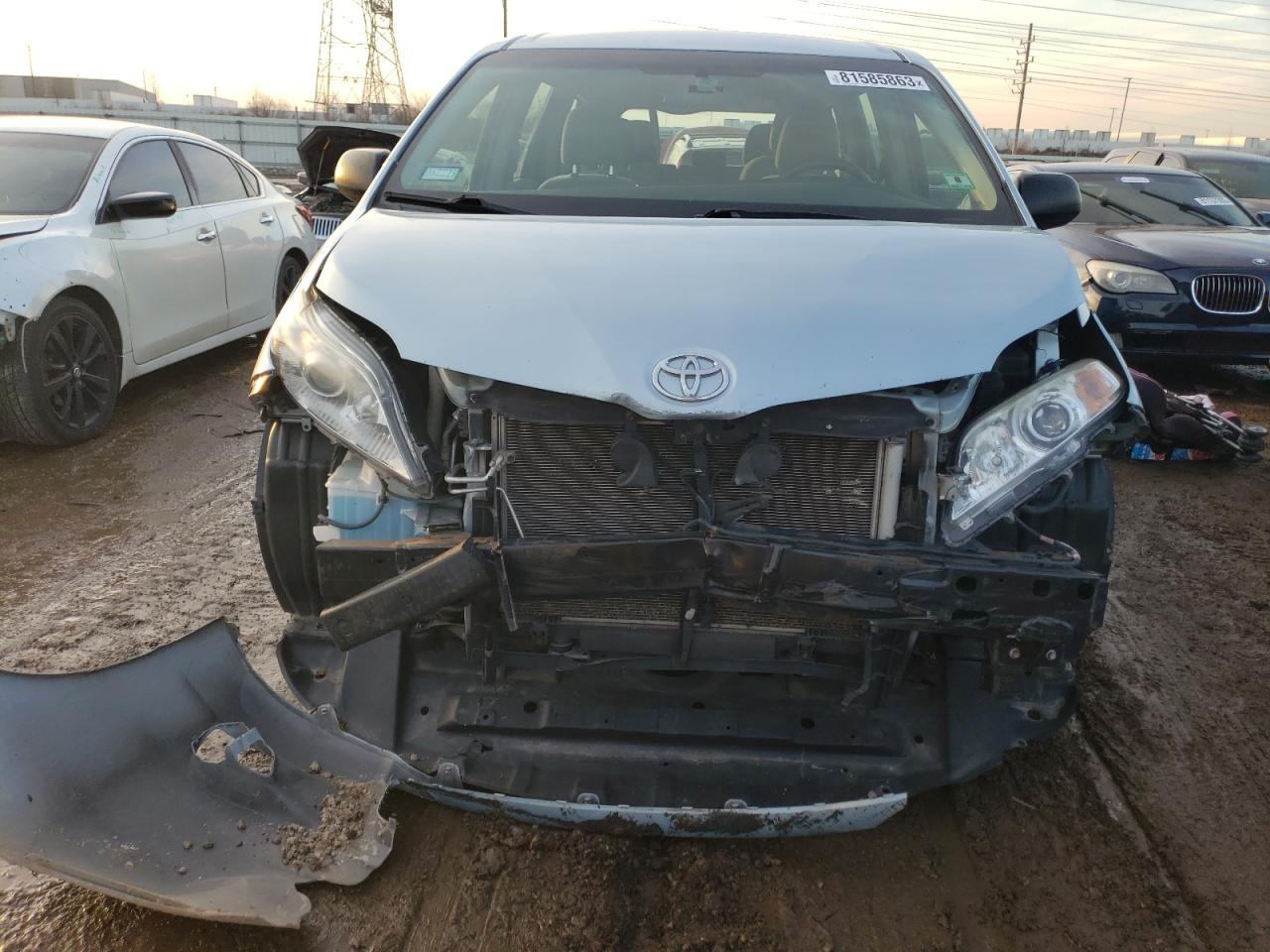 2015 TOYOTA SIENNA - Фото 5