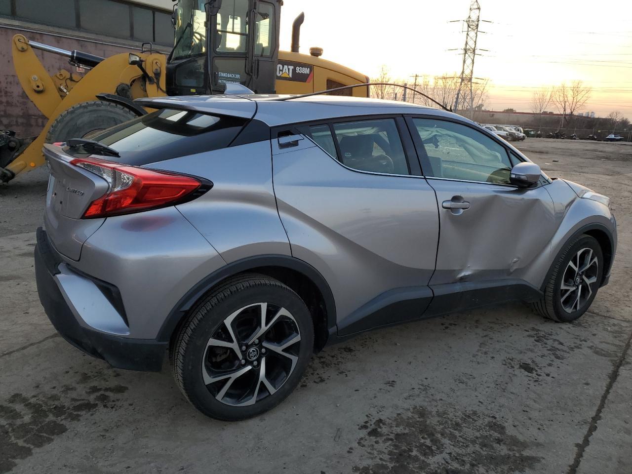 2019 TOYOTA C-HR XLE - Фото 3