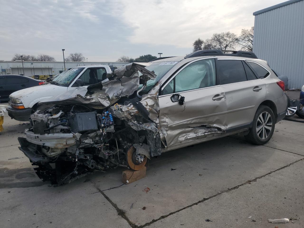 2019 SUBARU OUTBACK 2. car image