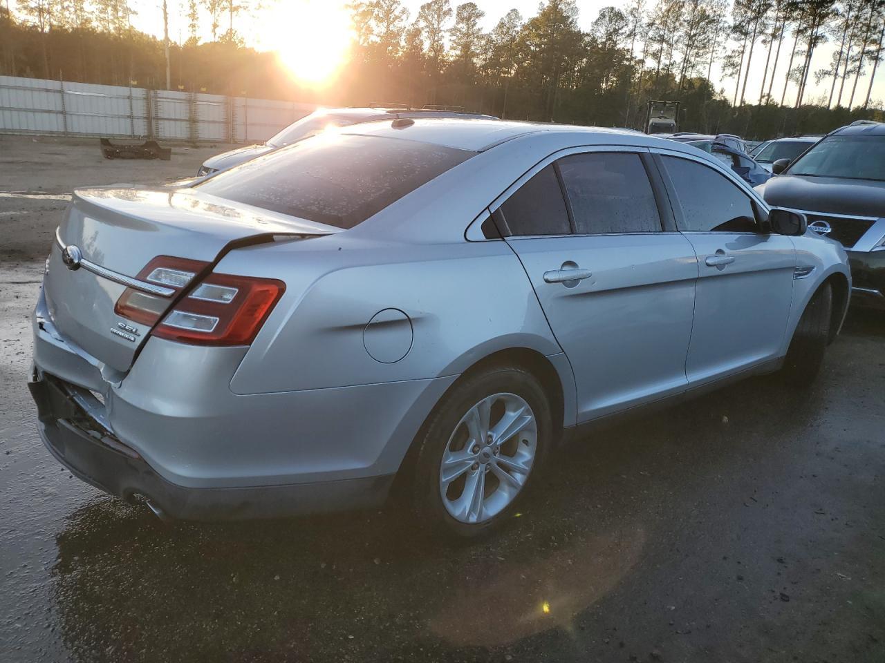 2013 FORD TAURUS SEL - Image 3