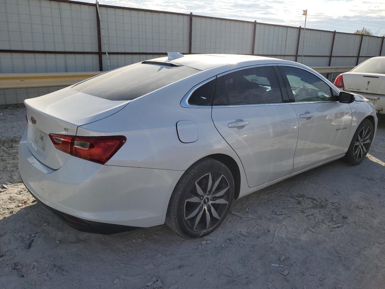 2017 CHEVROLET MALIBU LT - Image 3
