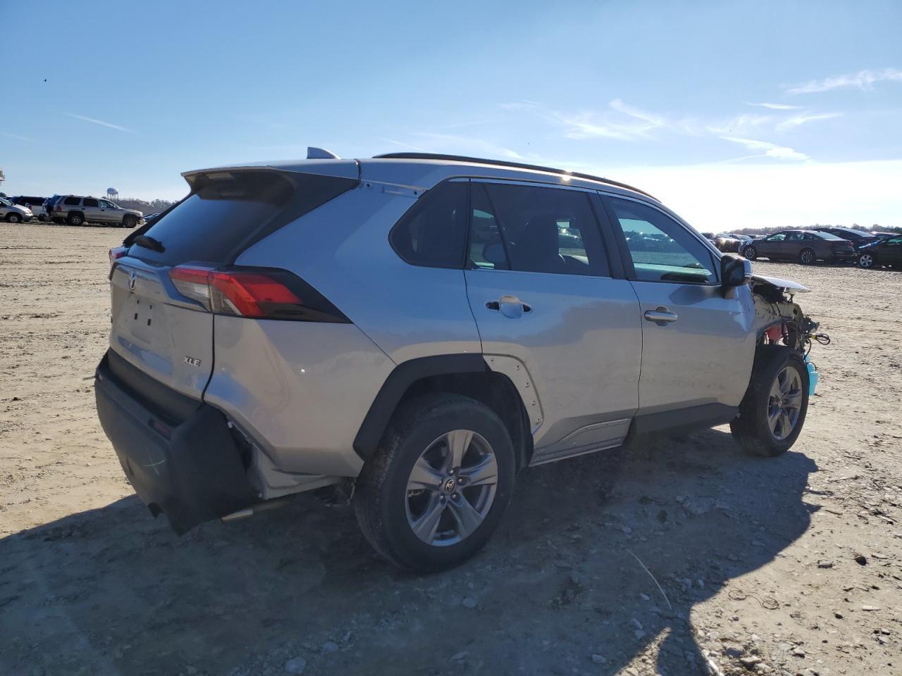 2022 TOYOTA RAV4 XLE - Фото 3