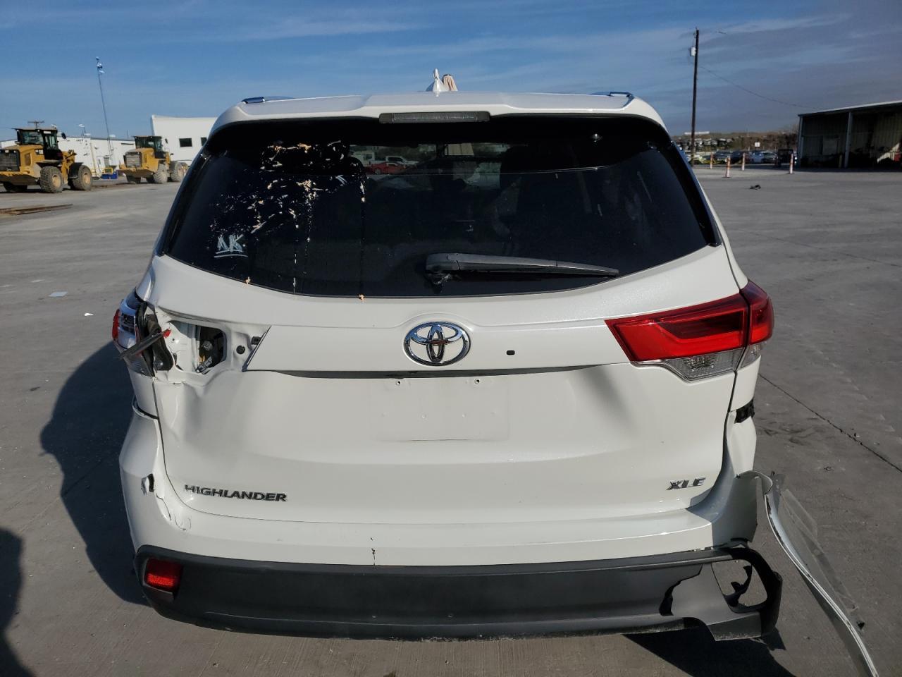 2019 TOYOTA HIGHLANDER - Image 6