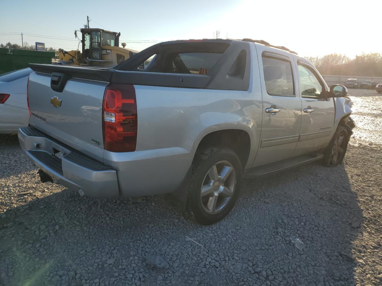 2012 CHEVROLET AVALANCHE - Фото 3