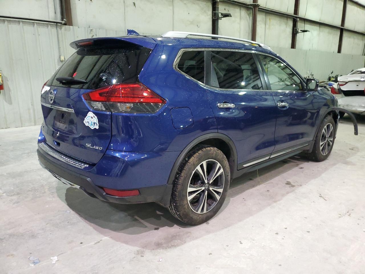 2017 NISSAN ROGUE S - Фото 3