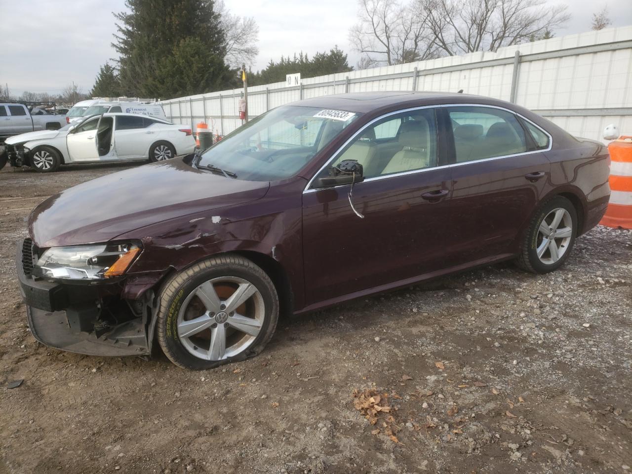 2013 VOLKSWAGEN PASSAT SE car image