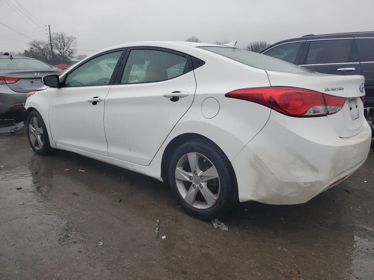 2013 HYUNDAI ELANTRA GL - Image 2