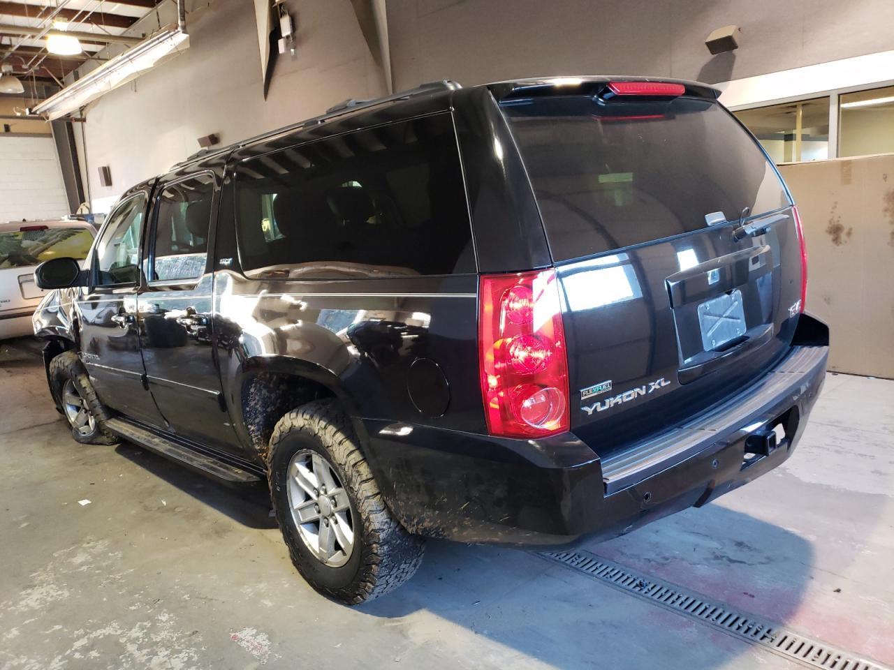 2012 GMC YUKON XL K - Фото 2