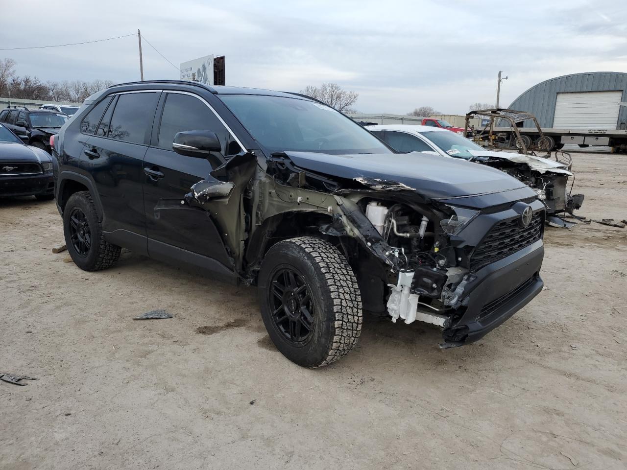 2020 TOYOTA RAV4 XLE - Image 4