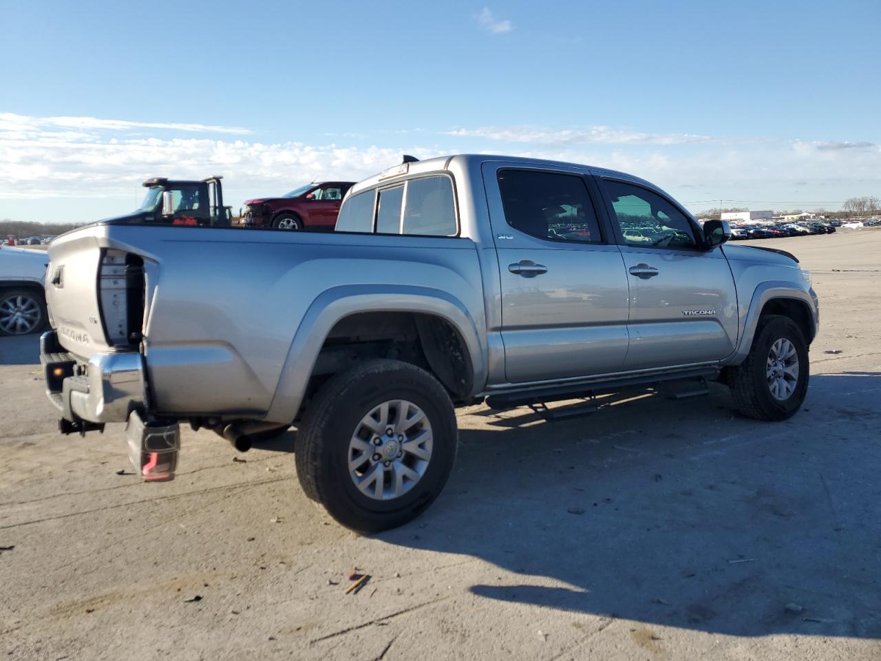 2017 TOYOTA TACOMA DOU - Фото 3