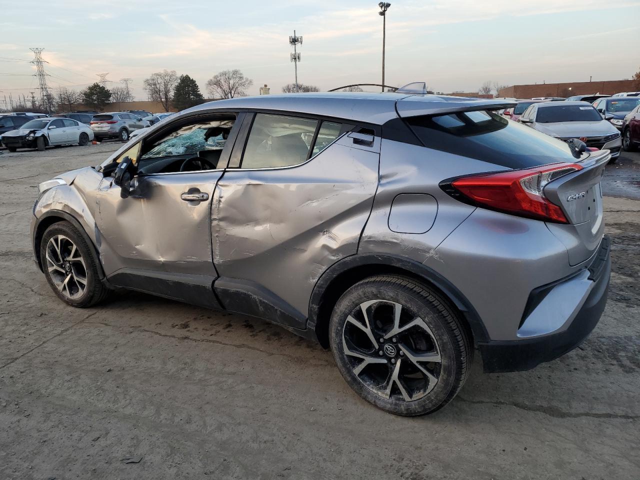 2019 TOYOTA C-HR XLE - Фото 2