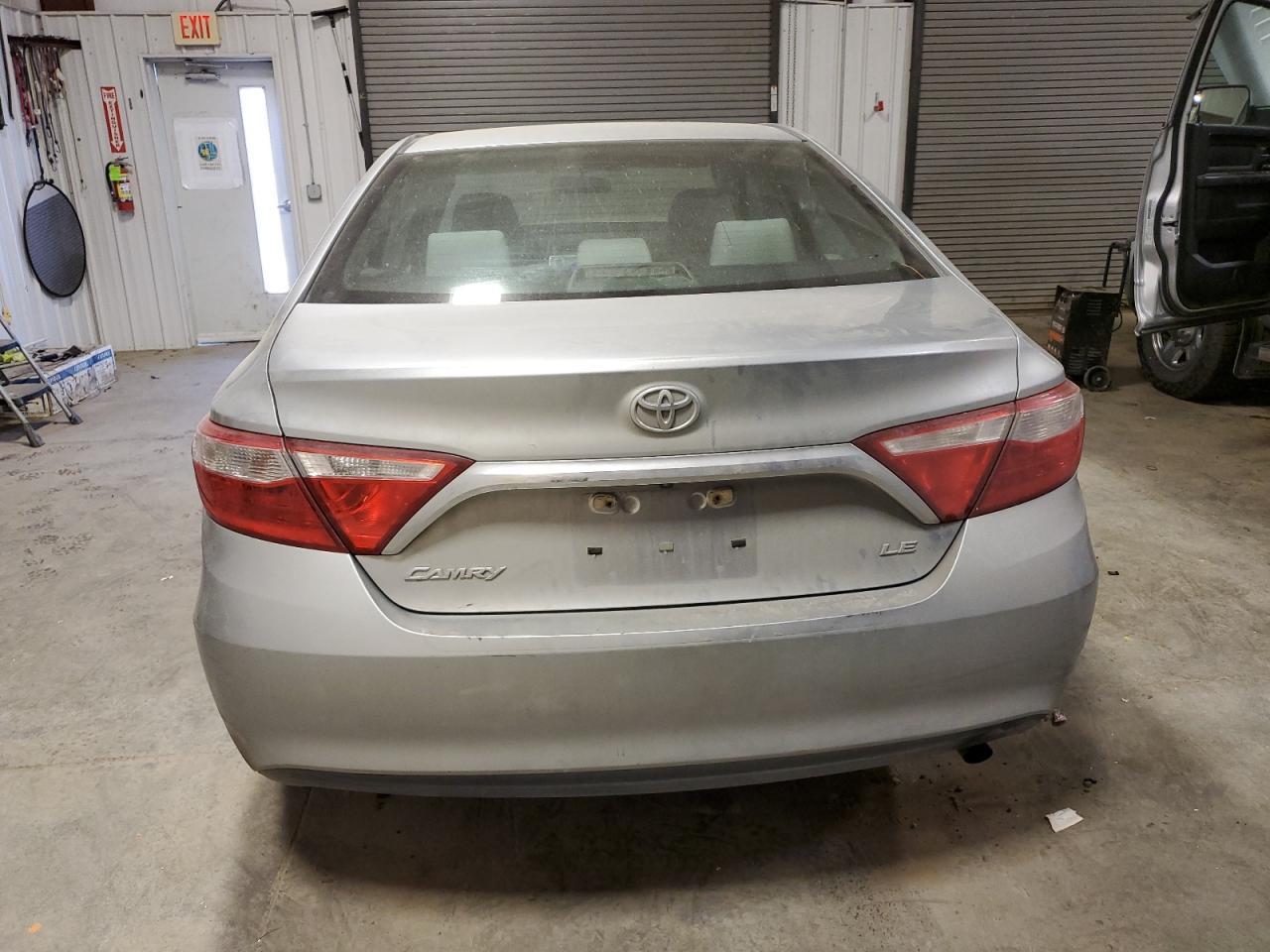 2017 TOYOTA CAMRY LE - Фото 6