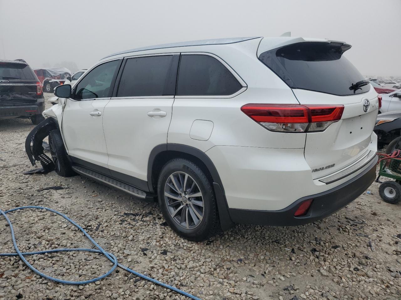 2019 TOYOTA HIGHLANDER - Image 2
